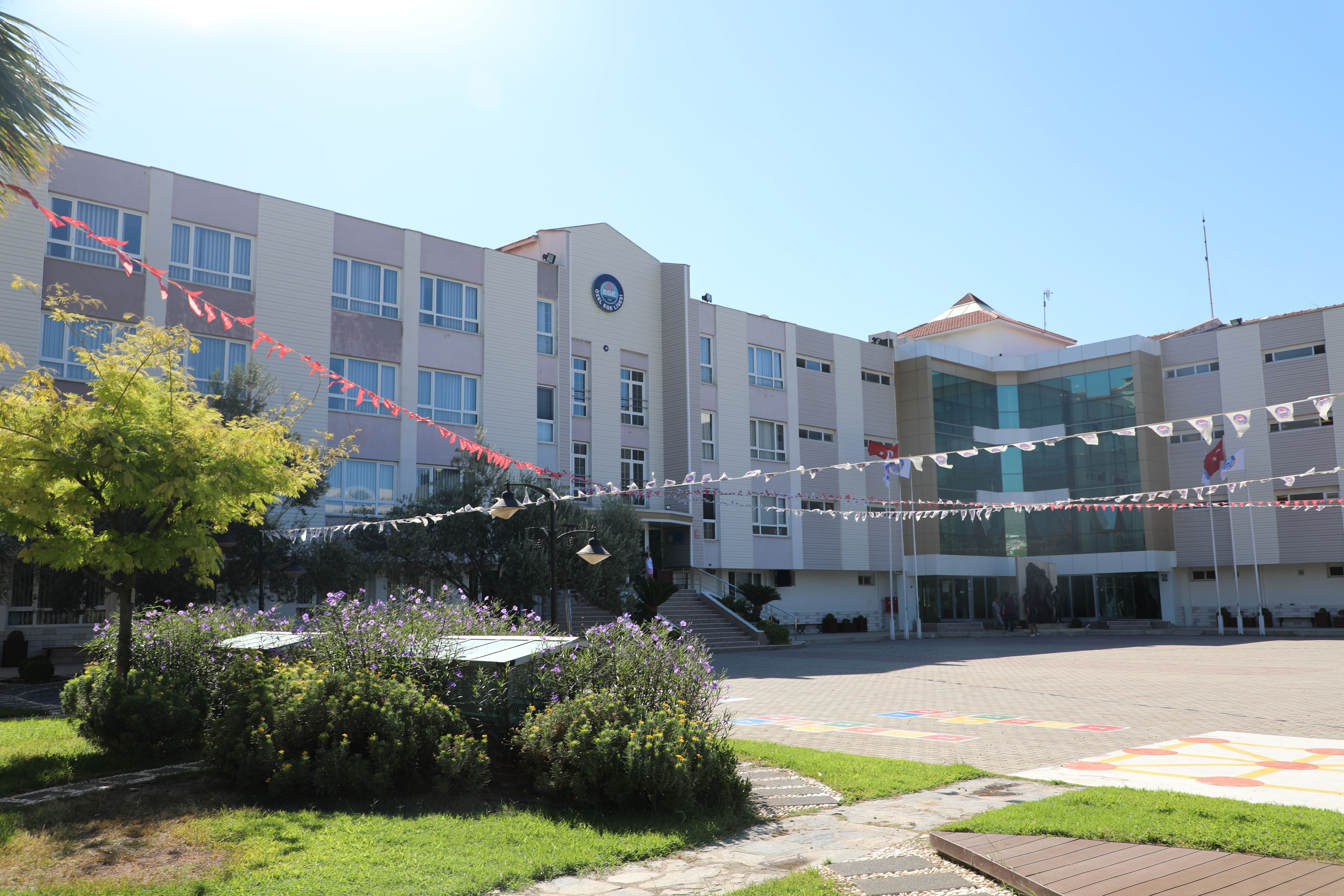 Bir Bakışta Özel Ege