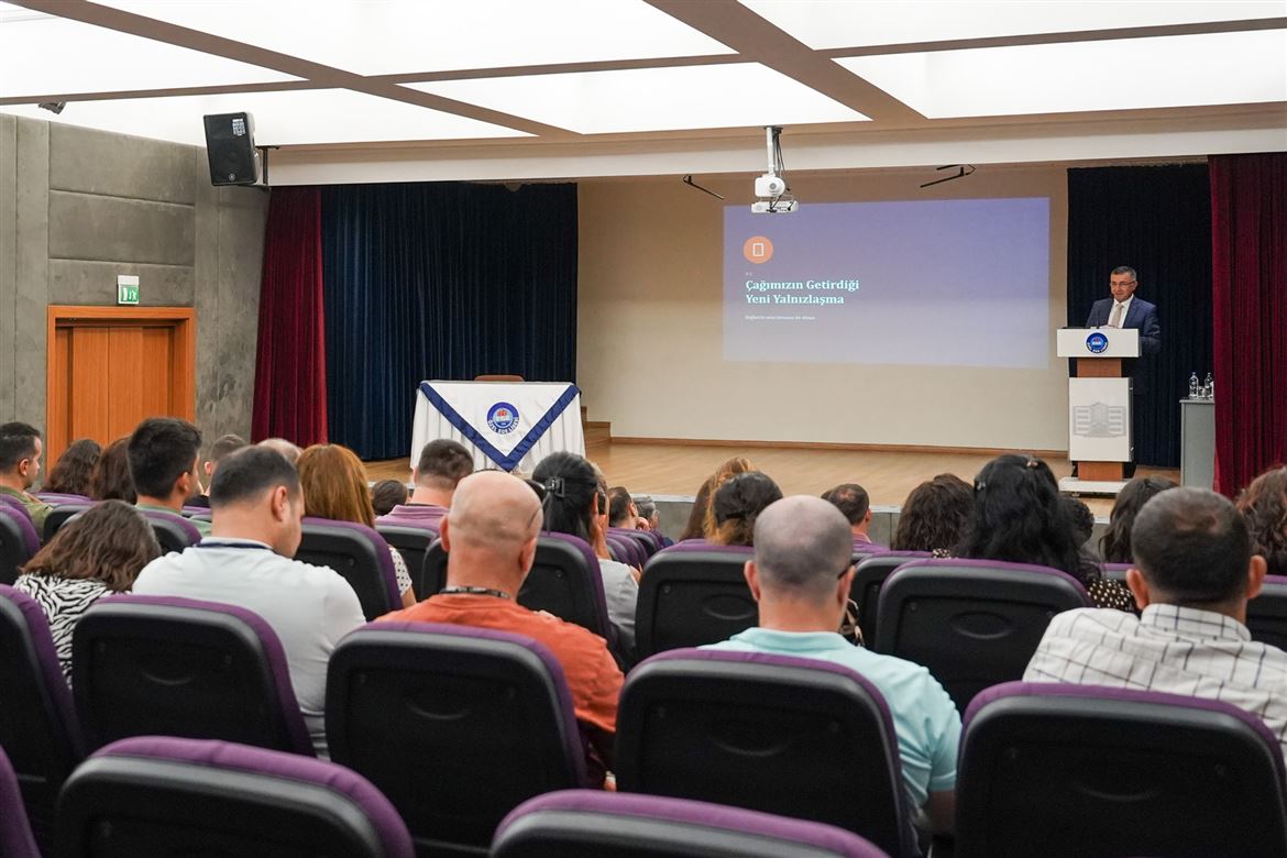 Kurucu Temsilcisi Yansı Eraslan Öğretmenlere Sesle